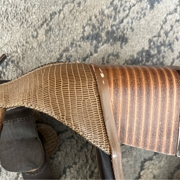 Donald Pliner Helen Sandals Size 9m Biscotti Beige Ankle Straps Calf Suede - Picture 7 of 13